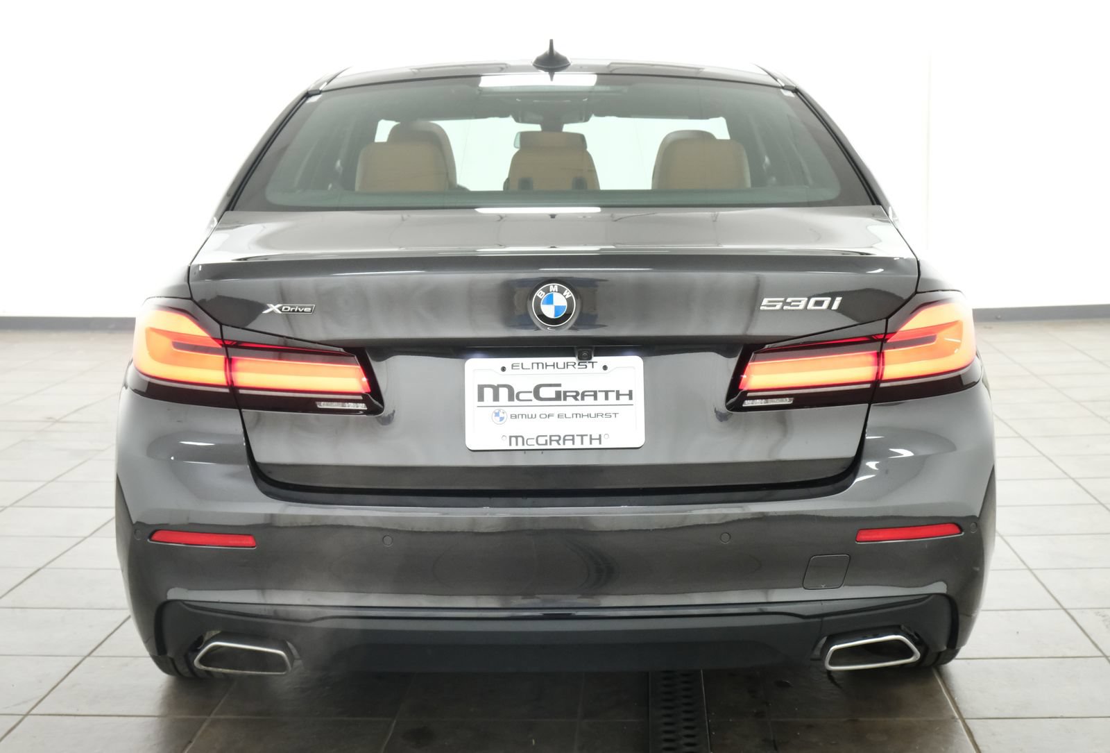 Used 2023 BMW 530i xDrive w/ Premium Package AWD/4WD image 4