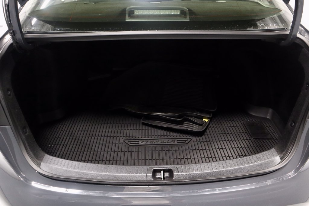 Used 2024 Toyota Corolla SE w/ Convenience Package FWD image 13