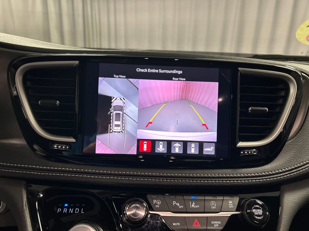 Used 2025 Chrysler Pacifica Select w/ Uconnect Theater Family Group image 18
