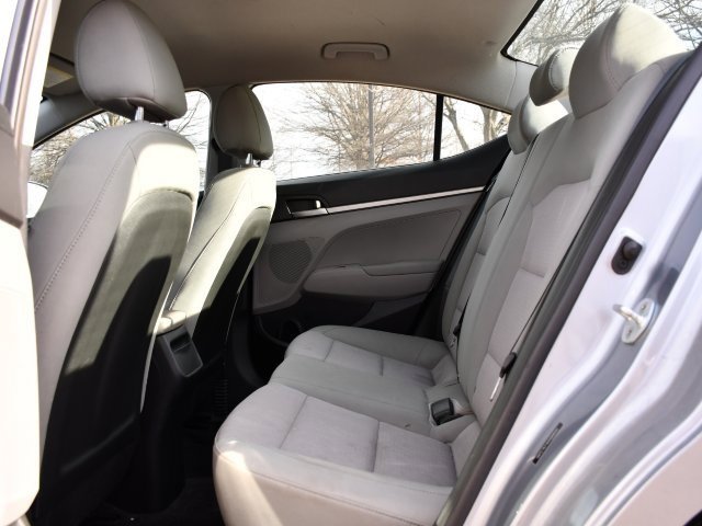 Used 2017 Hyundai Elantra SE w/ Cargo Package image 12