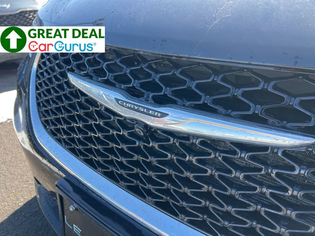 Used 2022 Chrysler Pacifica Touring-L w/ Uconnect Theater Family Group FWD image 31