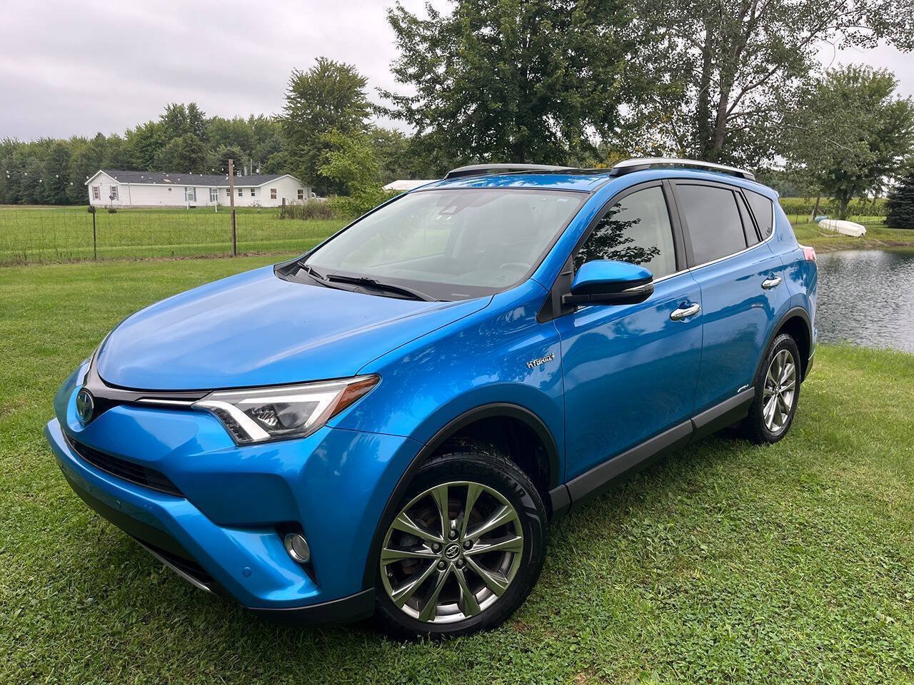 Used 2017 Toyota RAV4 Limited w/ Advanced Technology Package AWD/4WD image 1