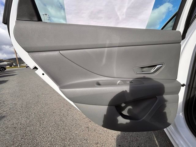 Used 2025 Hyundai Elantra SE image 31