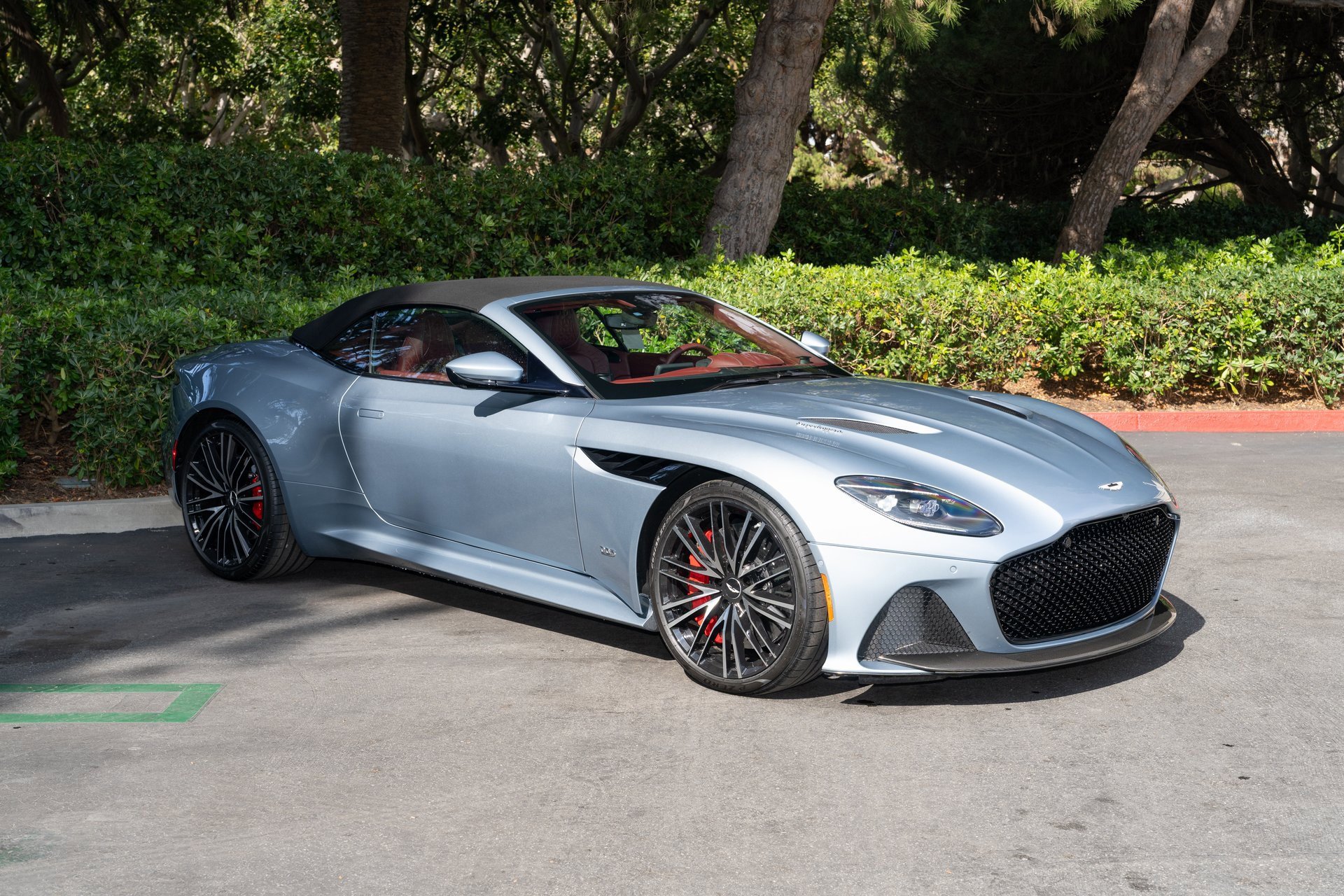 Used 2021 Aston Martin DBS Superleggera Volante image 2