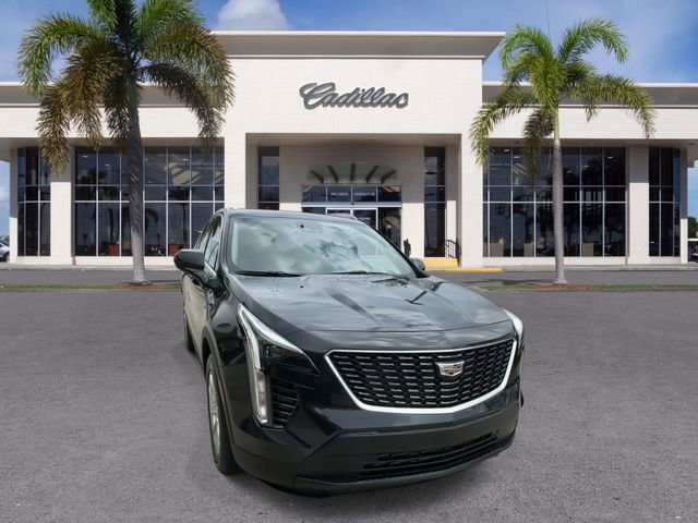 Certified 2023 Cadillac XT4 Luxury w/ Driver Awareness Package FWD image 3