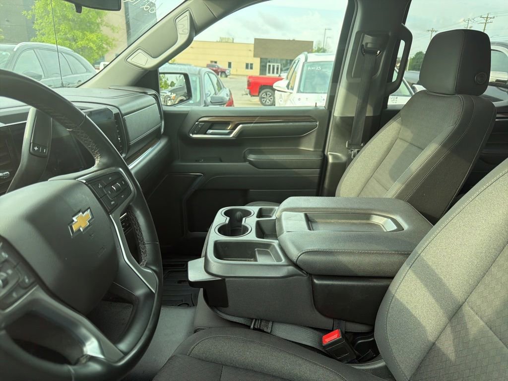 Used 2023 Chevrolet Silverado 1500 LT w/ Protection Package AWD/4WD image 2