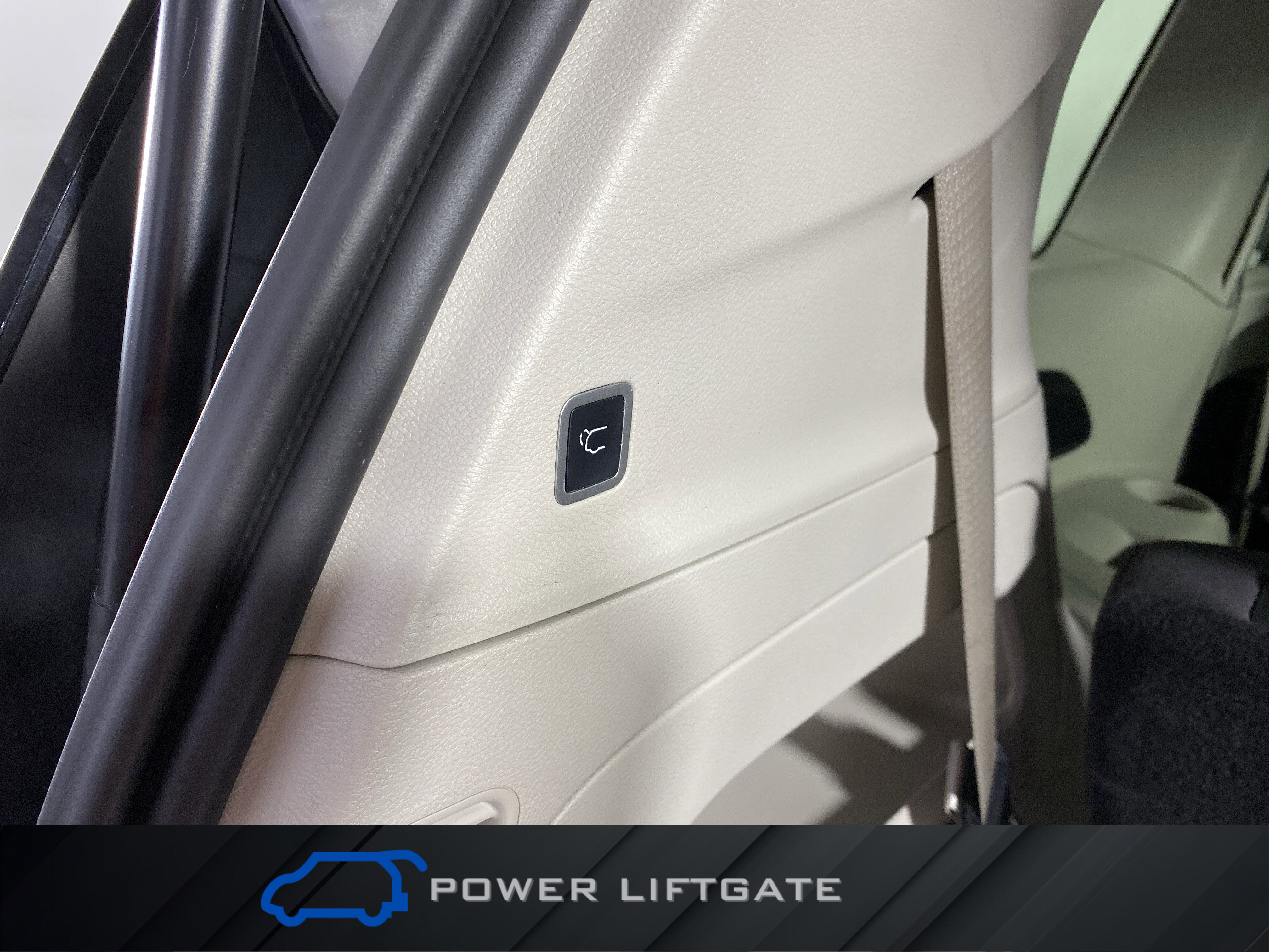 Used 2023 Chrysler Voyager LX image 35