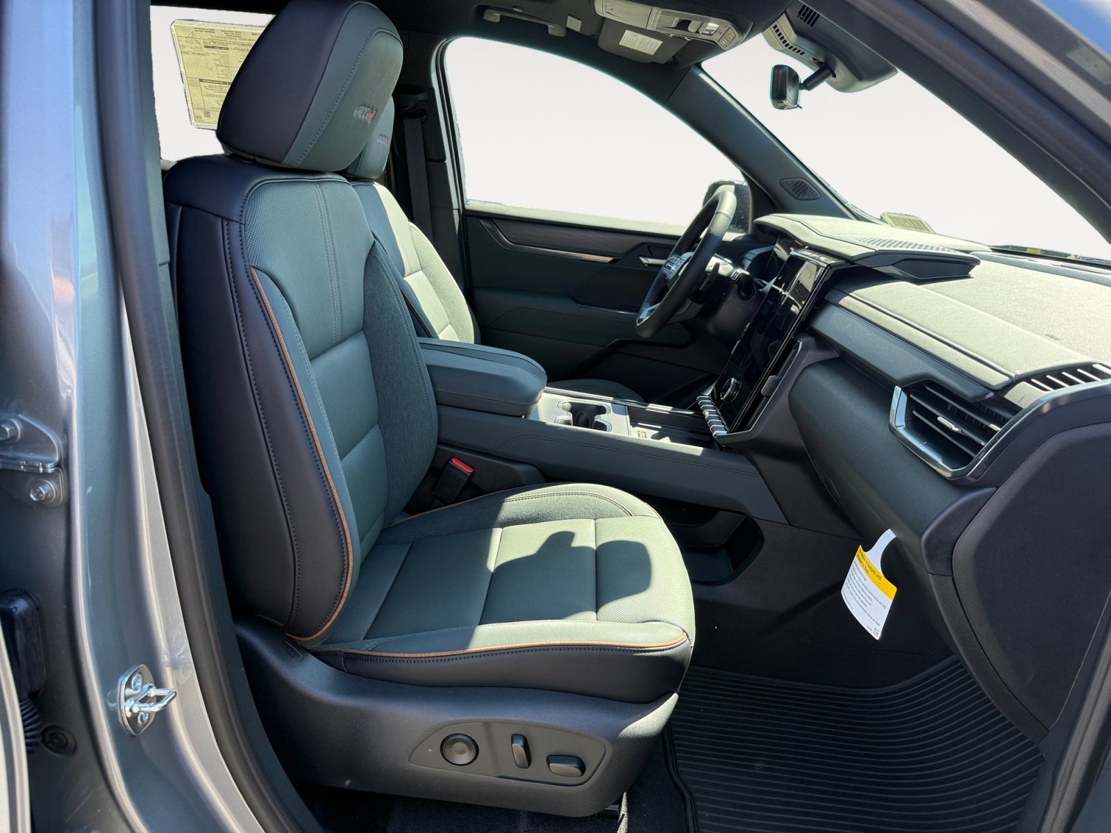 New 2026 GMC Acadia AT4 w/ Luxury Package image 19