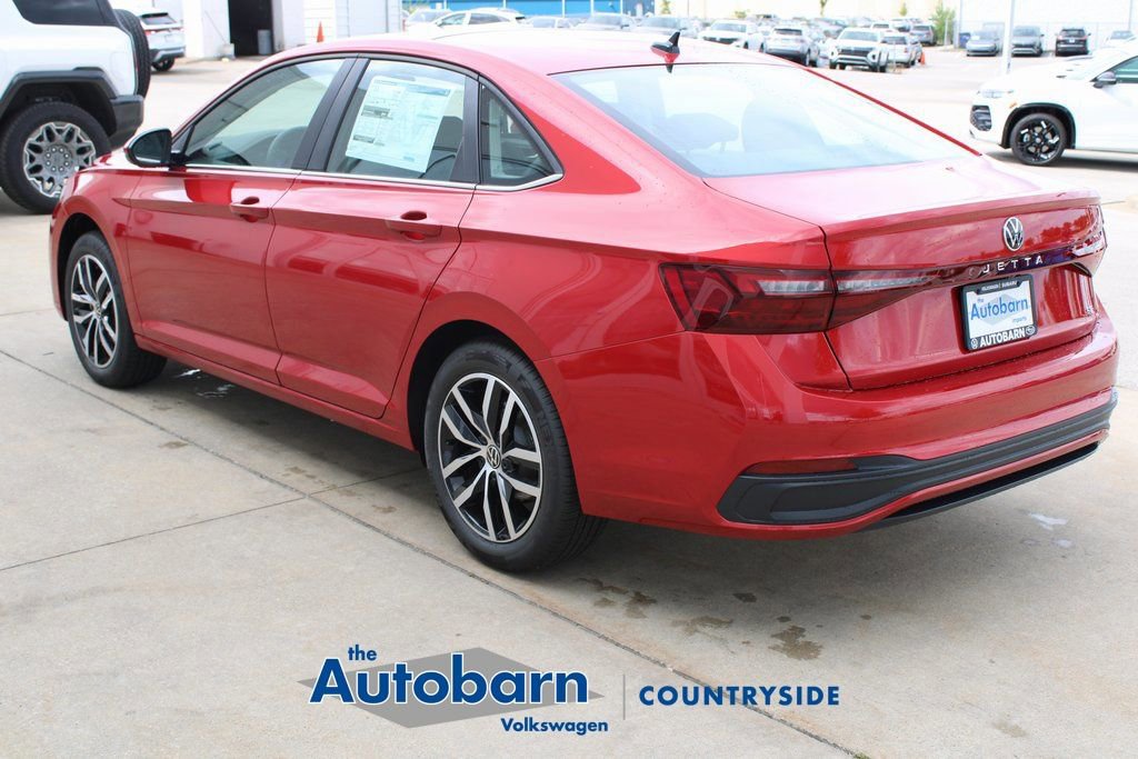 Certified 2025 Volkswagen Jetta SE FWD image 4