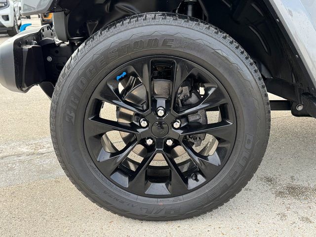 Used 2023 Jeep Wrangler Unlimited Sahara w/ Cold Weather Group image 13