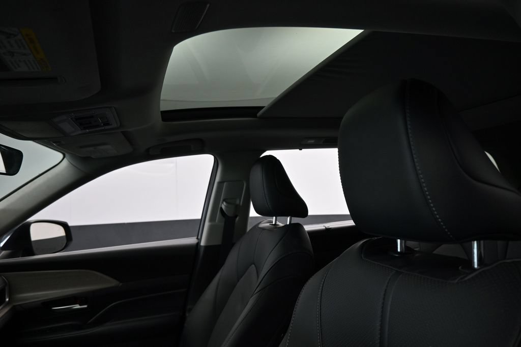 Used 2025 Toyota Grand Highlander FWD image 11