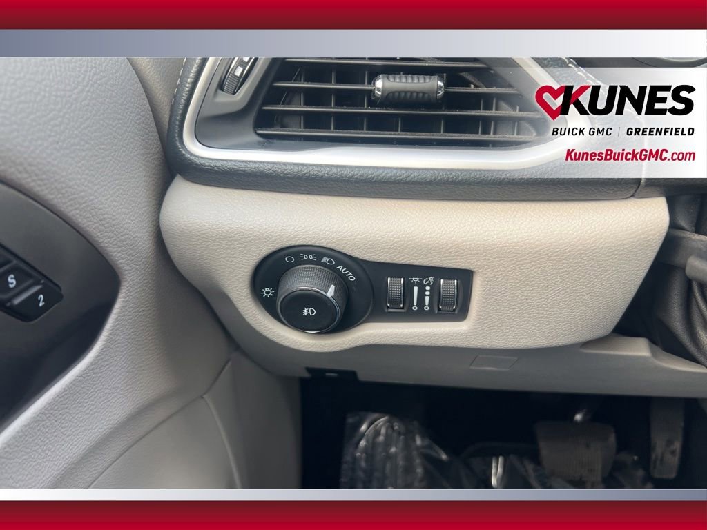 Used 2024 Chrysler Pacifica Limited FWD image 24