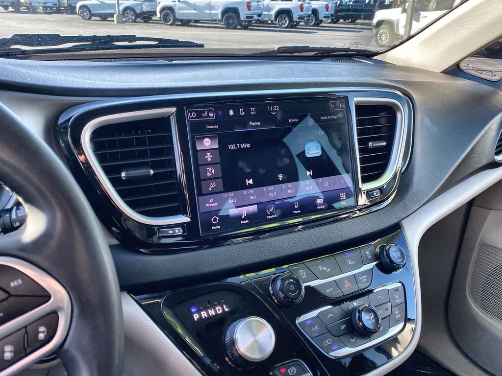 Used 2023 Chrysler Pacifica Touring-L FWD image 13