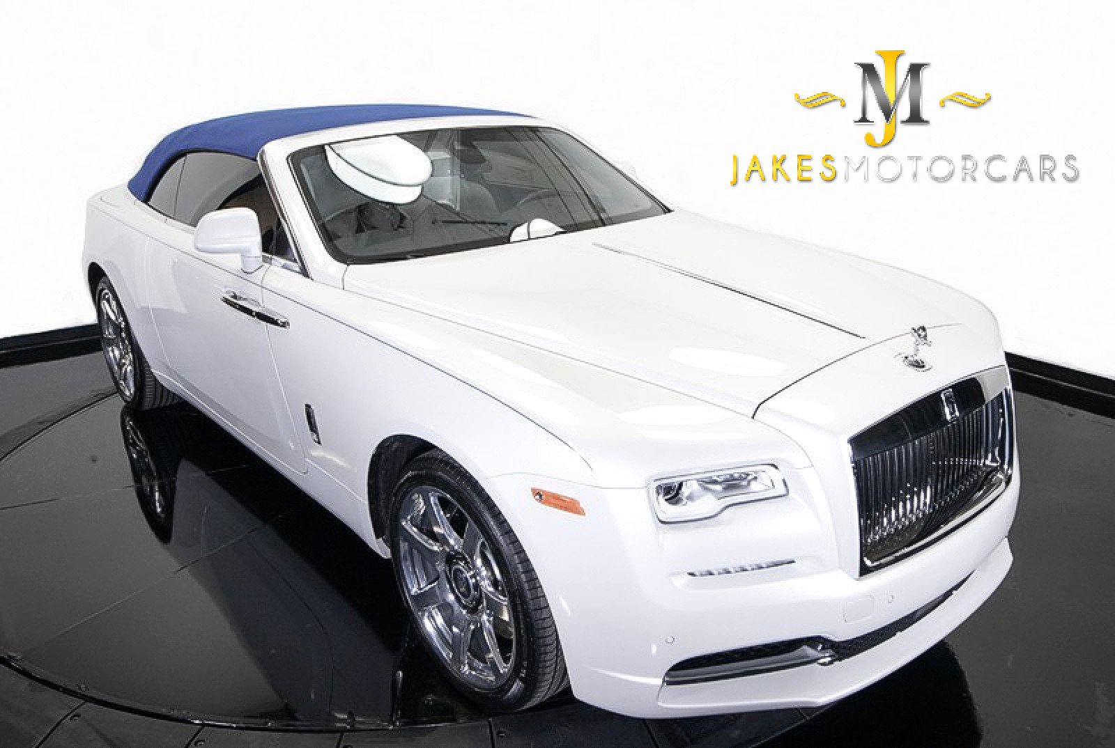 Used 2017 Rolls-Royce Dawn image 18