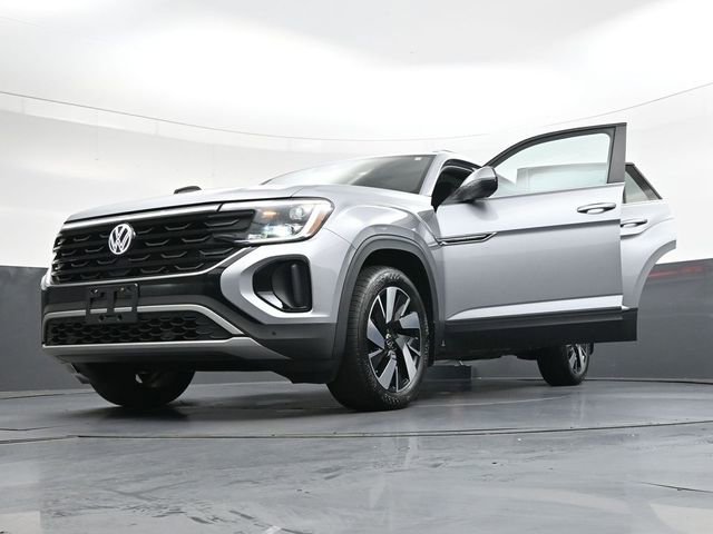 Used 2024 Volkswagen Atlas Cross Sport SE image 45