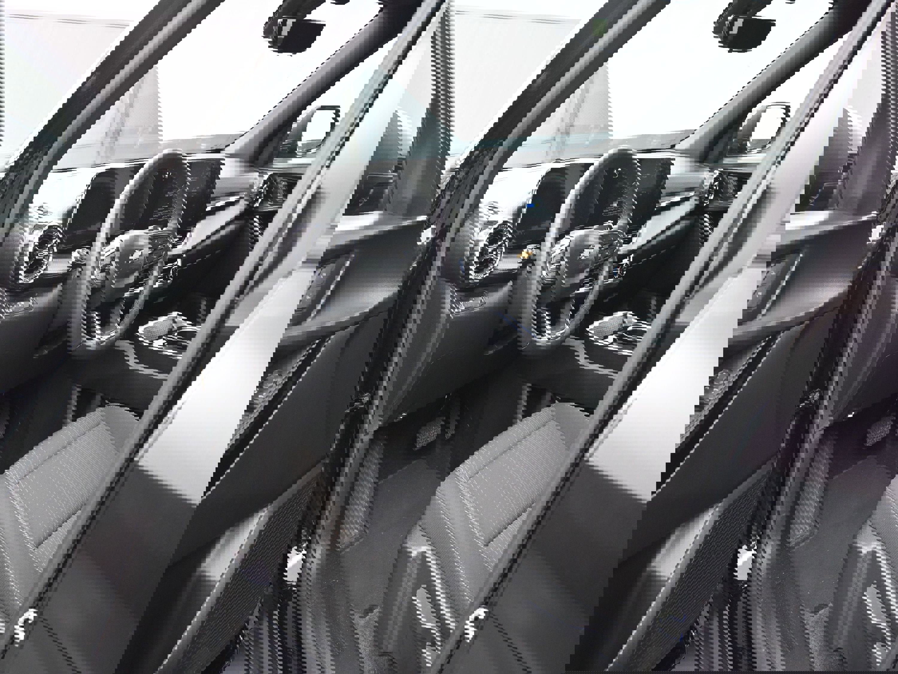 Used 2025 Chevrolet Equinox LT w/ Safety and Technology Package image 9