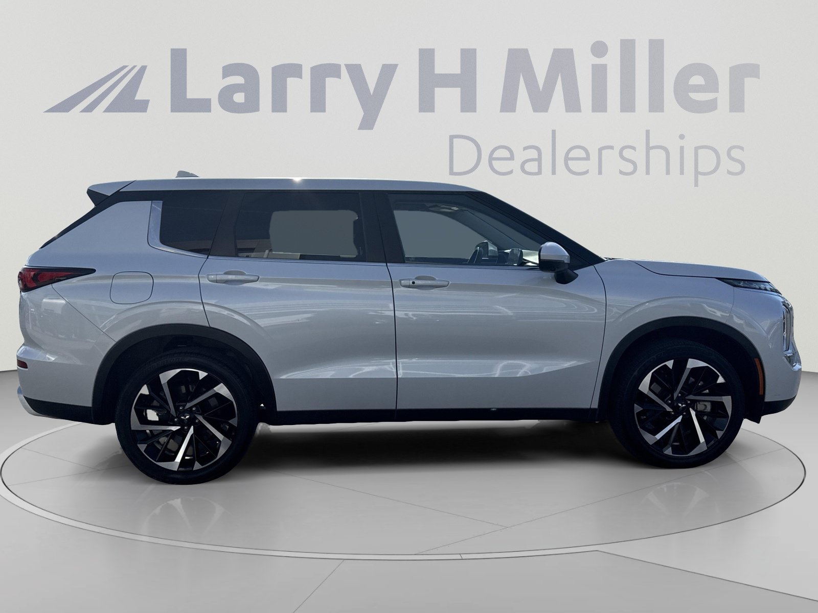Used 2022 Mitsubishi Outlander SE AWD/4WD image 6