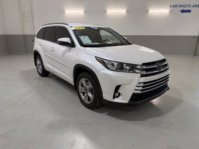Used 2019 Toyota Highlander Limited w/ Protection Package #3 AWD/4WD image 4
