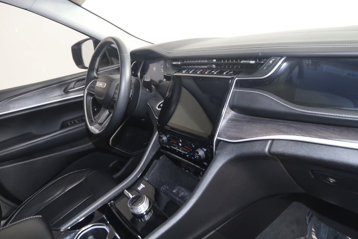 Used 2022 Jeep Grand Cherokee L Limited AWD/4WD image 40