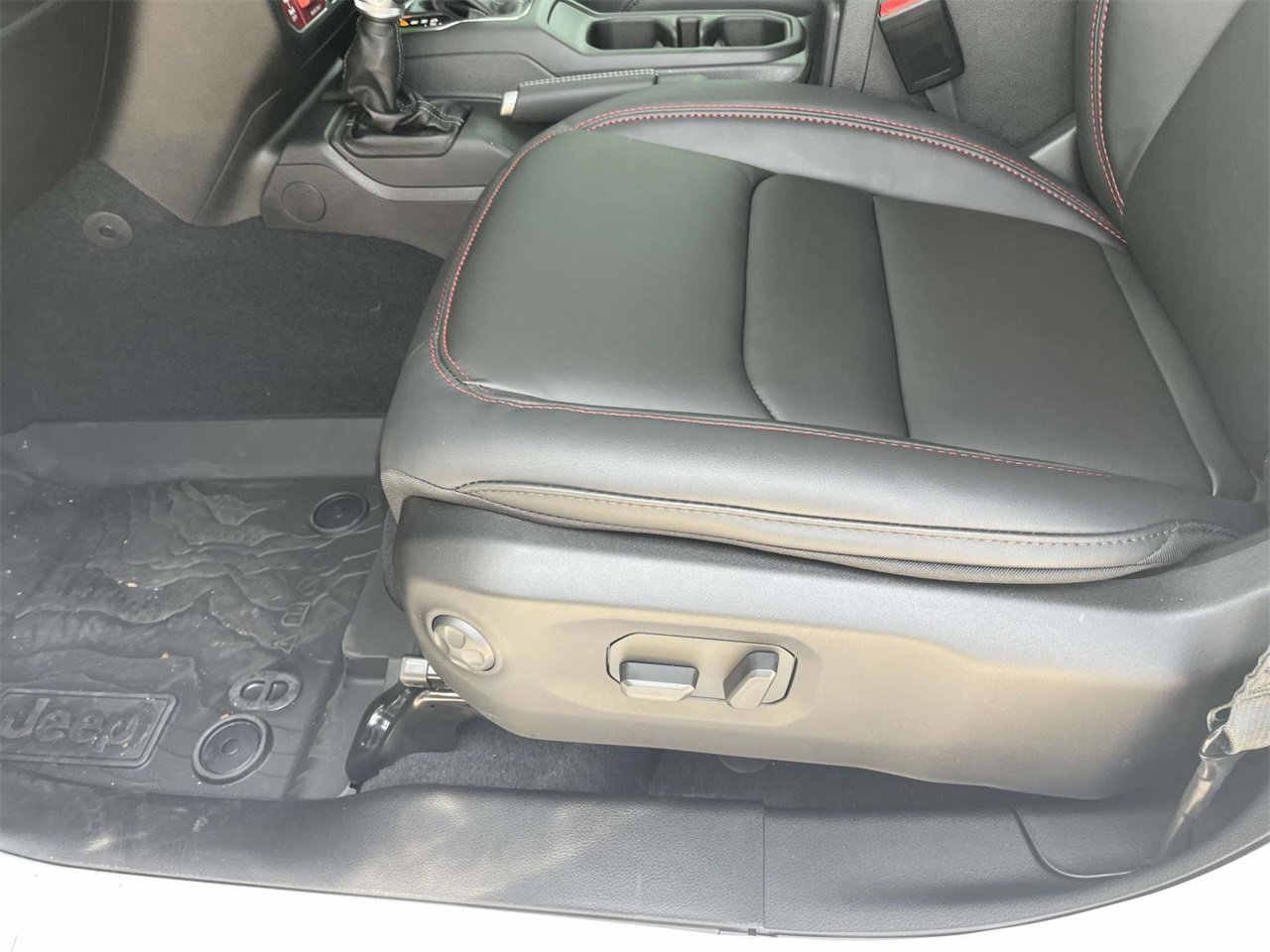 New 2025 Jeep Gladiator Rubicon image 26