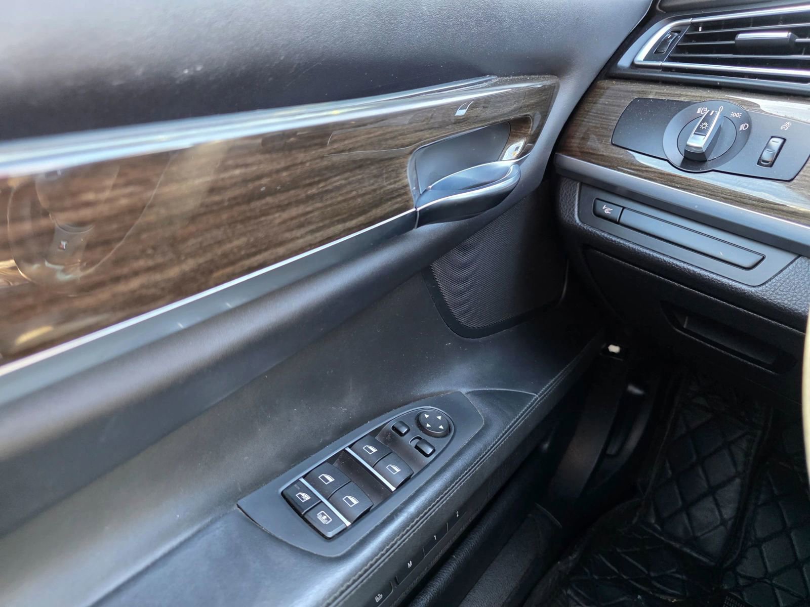 Used 2014 BMW 750Li xDrive AWD/4WD image 19
