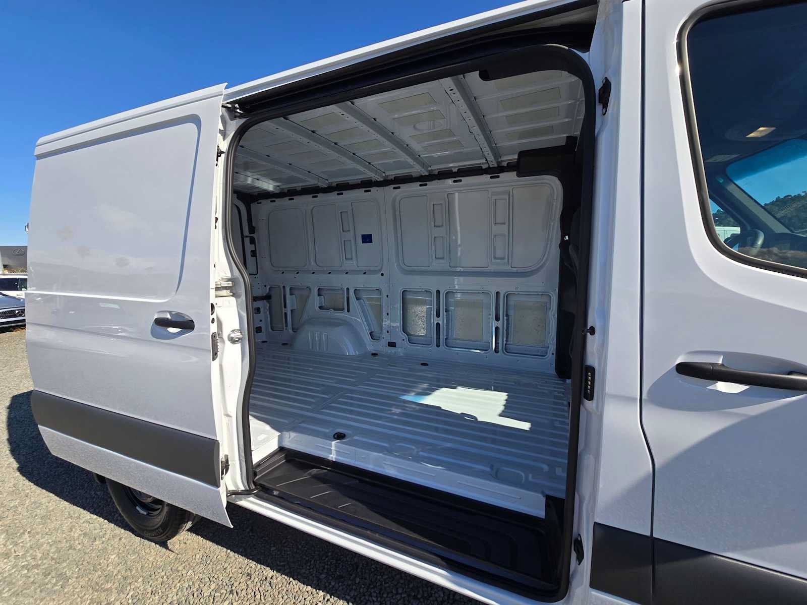 Used 2025 Mercedes-Benz Sprinter 2500 image 12