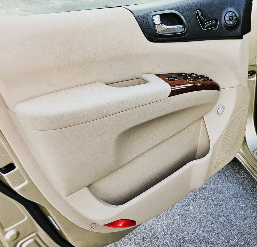 Used 2007 Hyundai Entourage Limited image 6