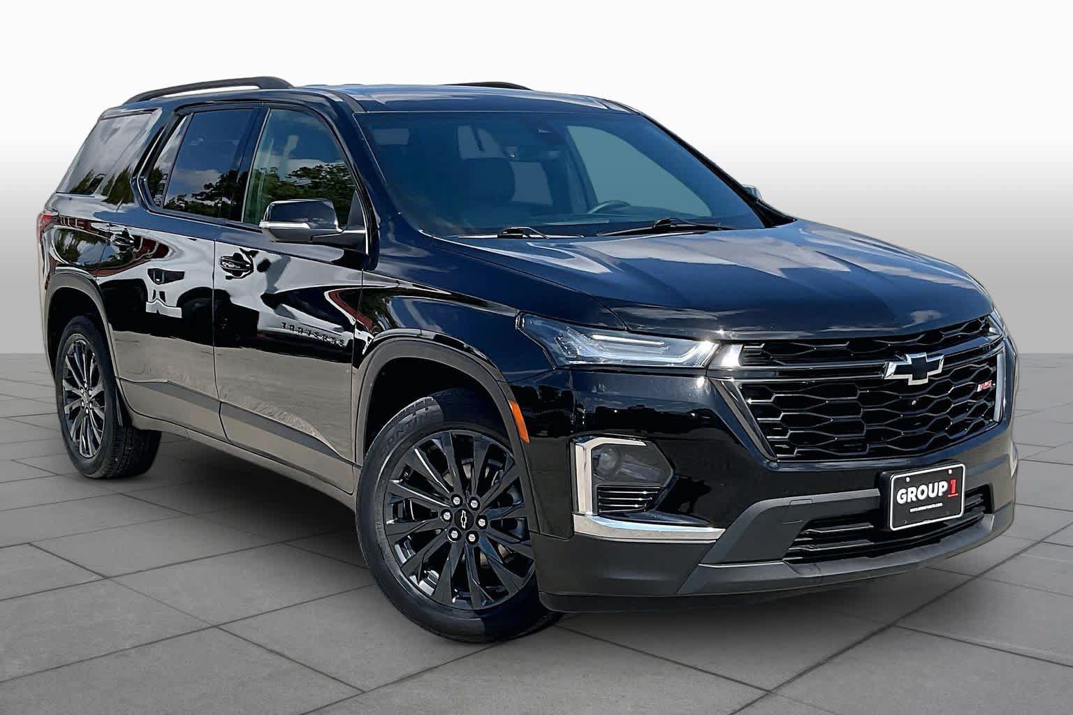 Used 2023 Chevrolet Traverse RS FWD image 3