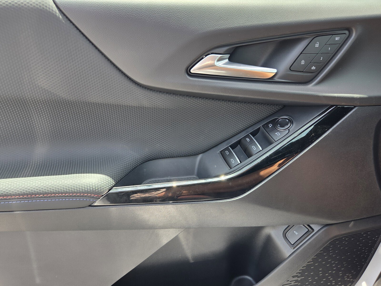 New 2026 Chevrolet Equinox RS w/ Convenience Package III FWD image 11