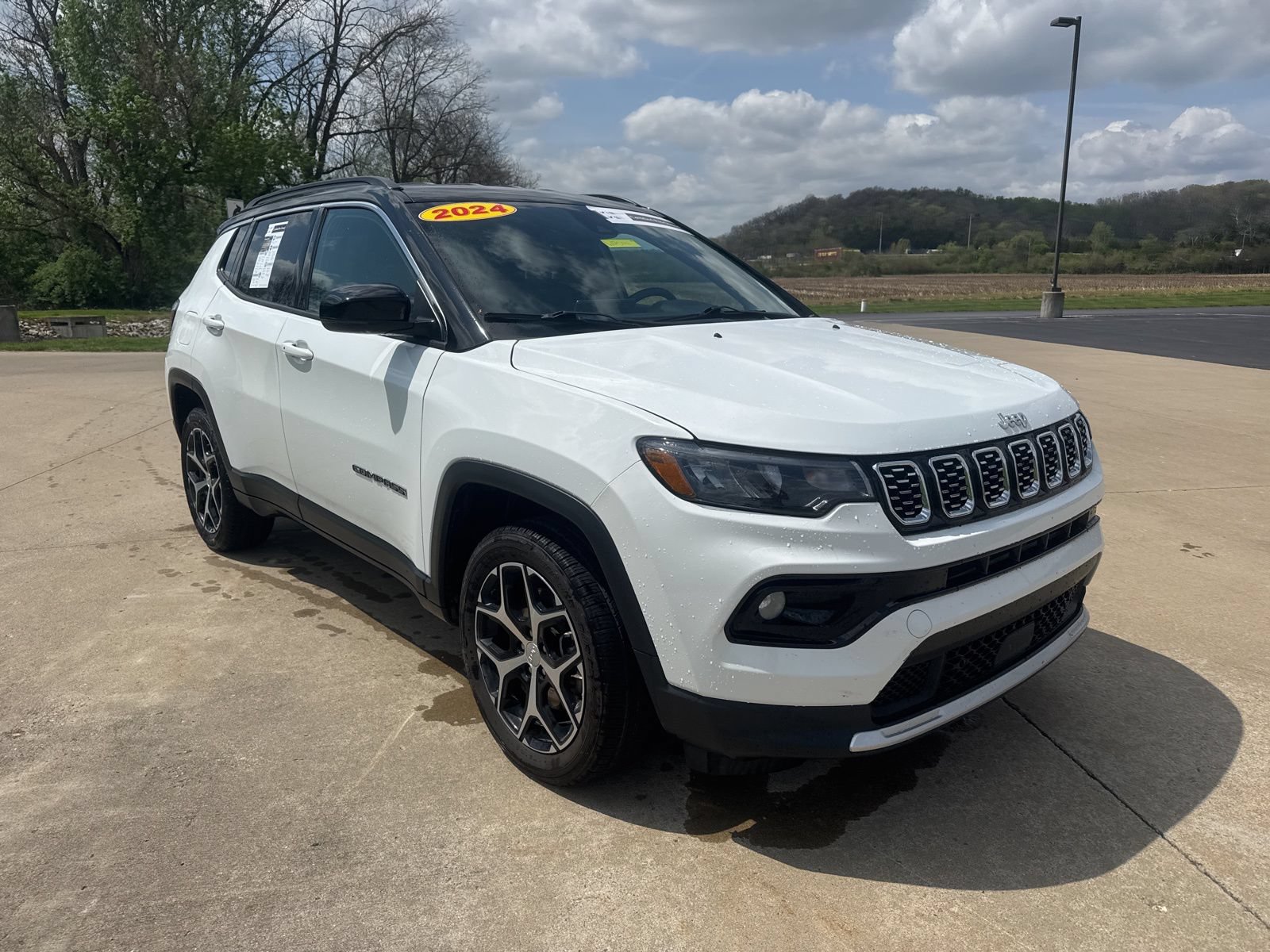 Used 2024 Jeep Compass Limited AWD/4WD image 3