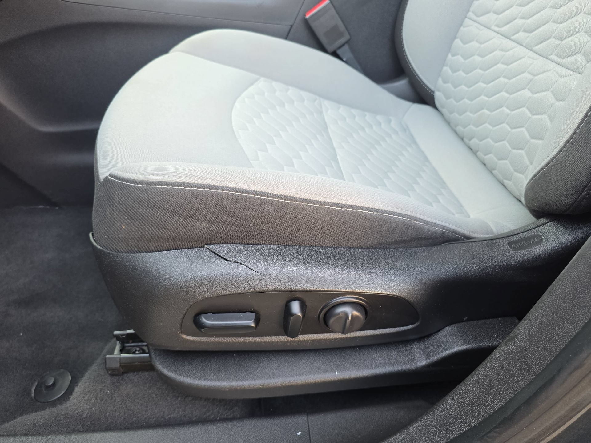 Used 2020 Chevrolet Equinox LS w/ LS Convenience Package FWD image 27