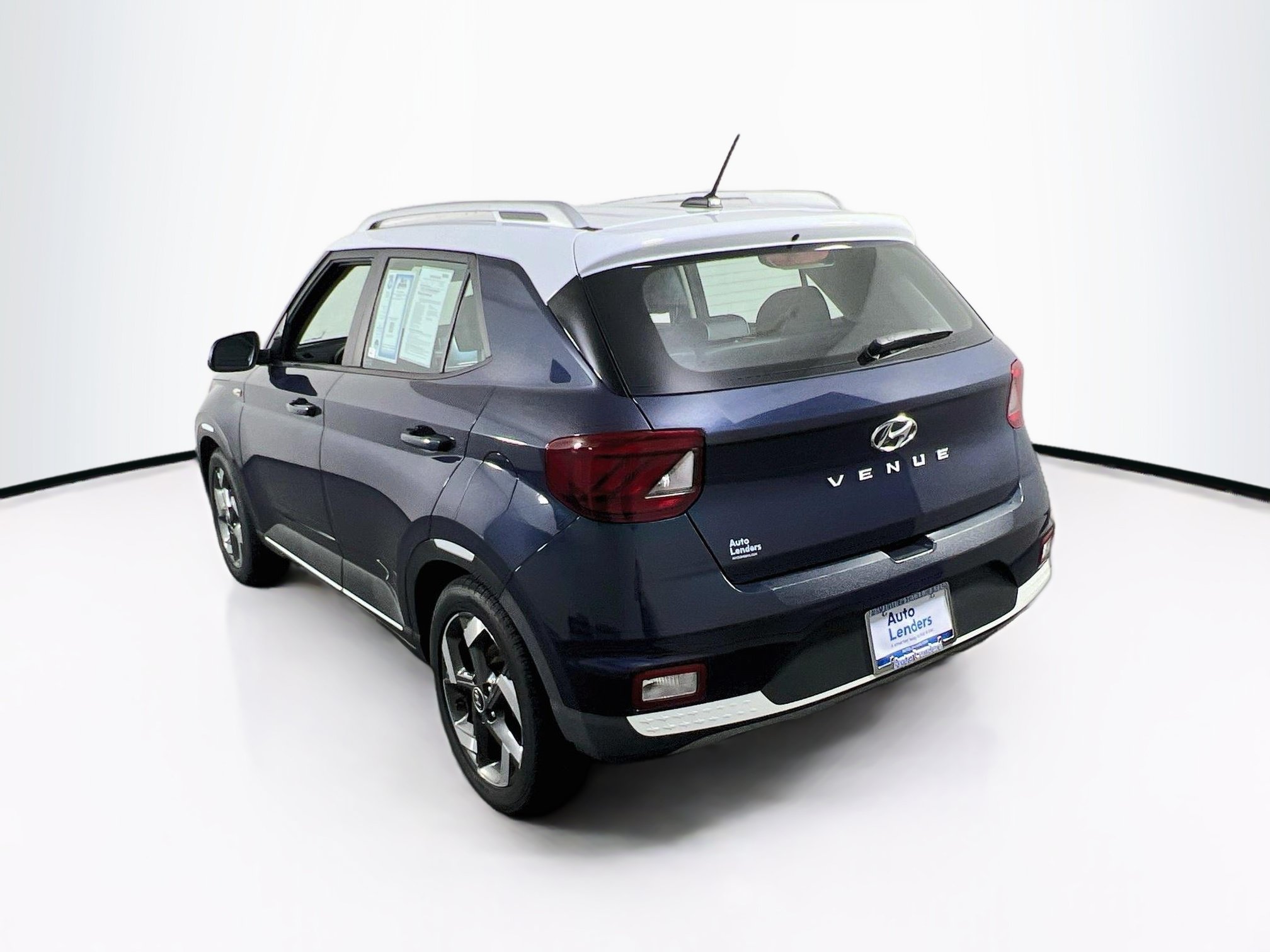 Used 2023 Hyundai Venue Limited FWD image 7