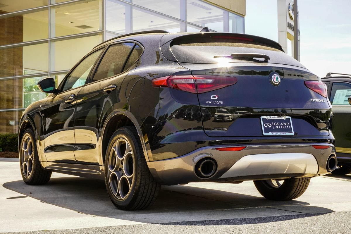 Used 2023 Alfa Romeo Stelvio Ti AWD/4WD image 10