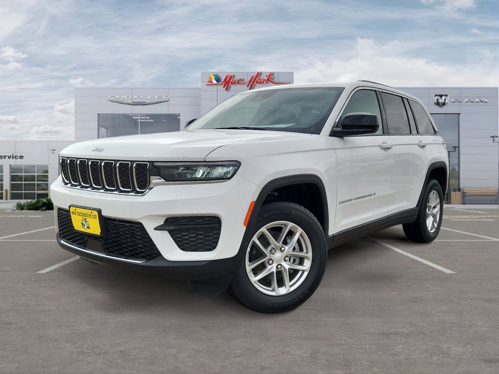 New 2026 Jeep Grand Cherokee Laredo RWD image 1