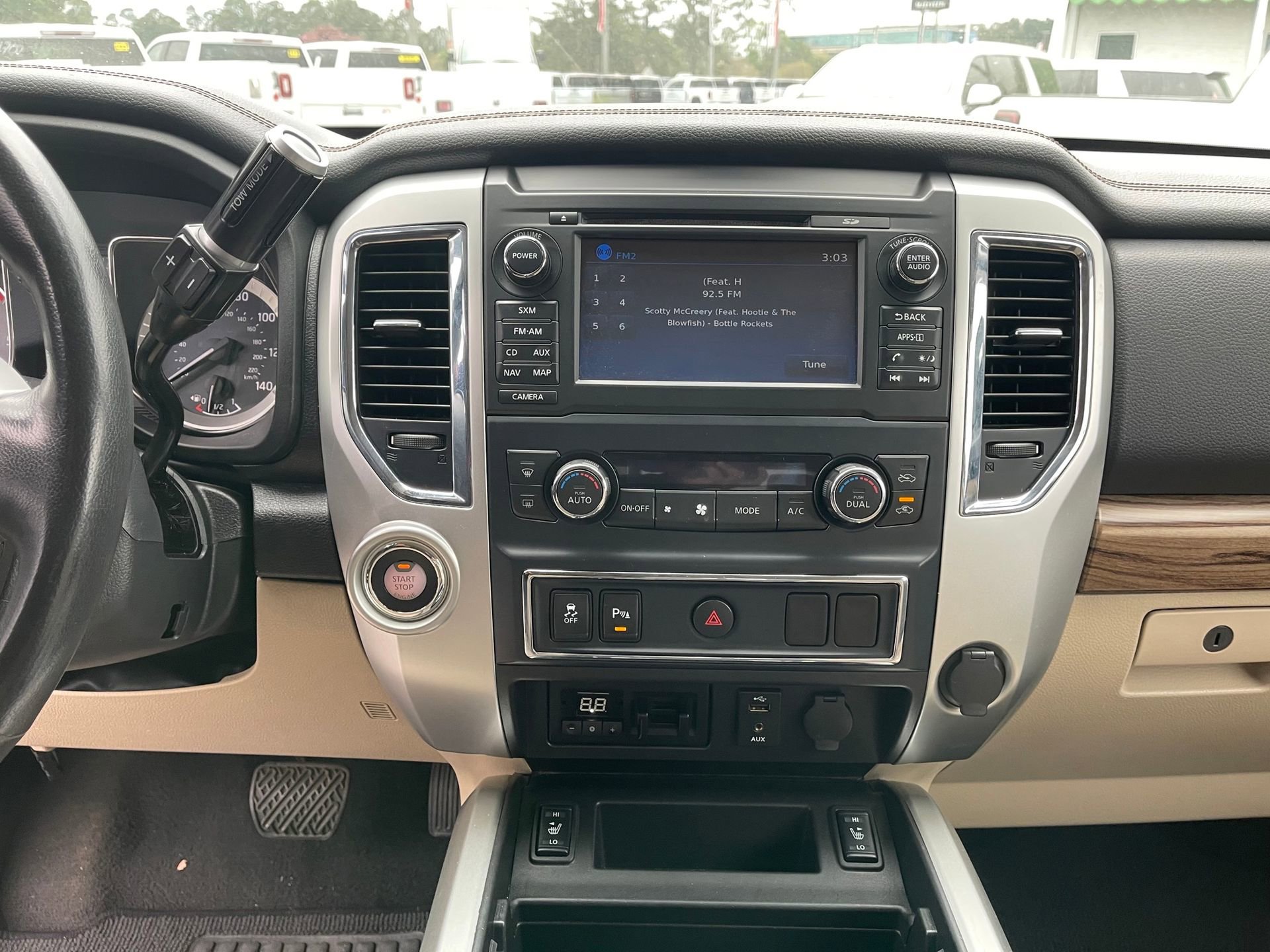 Used 2016 Nissan Titan SL image 17