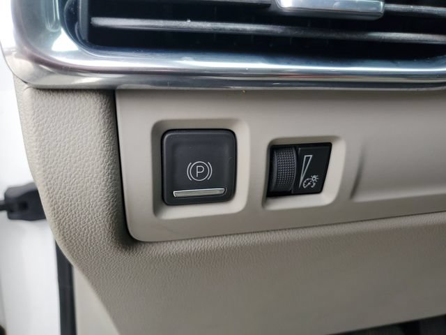Used 2019 Cadillac XT4 Premium Luxury w/ Cold Weather Package AWD/4WD image 19