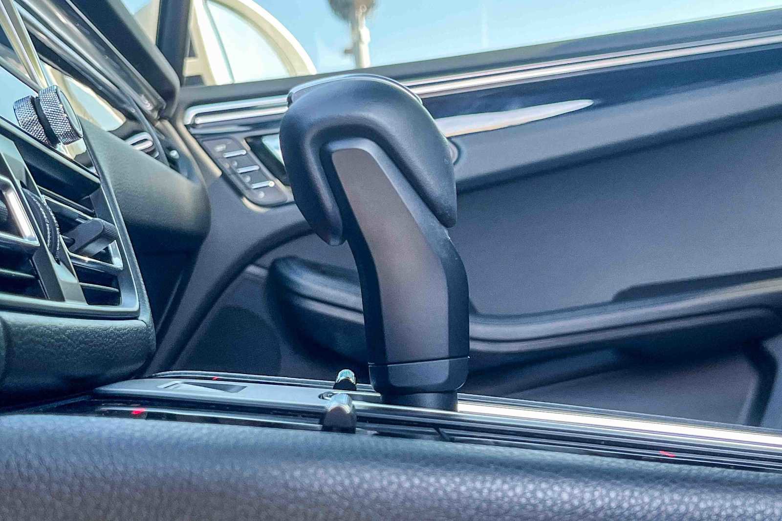 Used 2024 Porsche Macan image 21