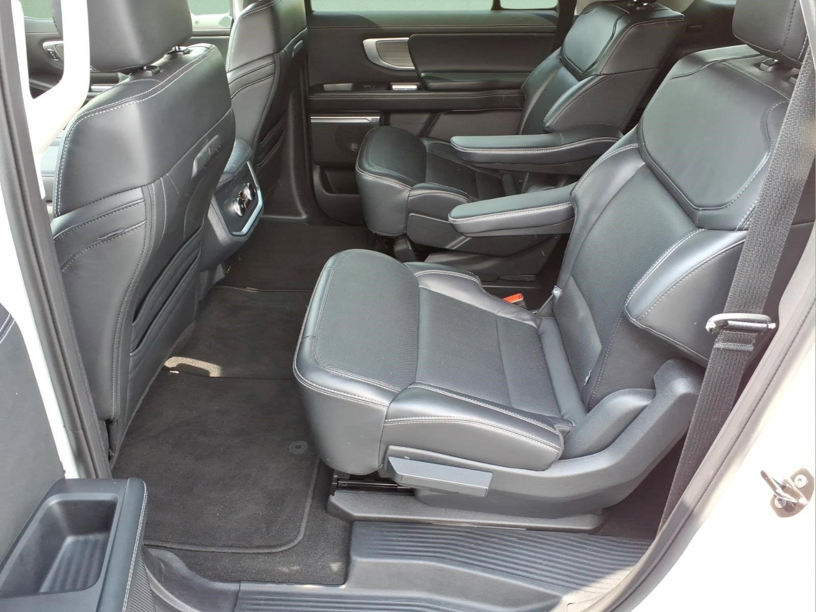 Used 2025 Ford Expedition Max Platinum AWD/4WD image 9