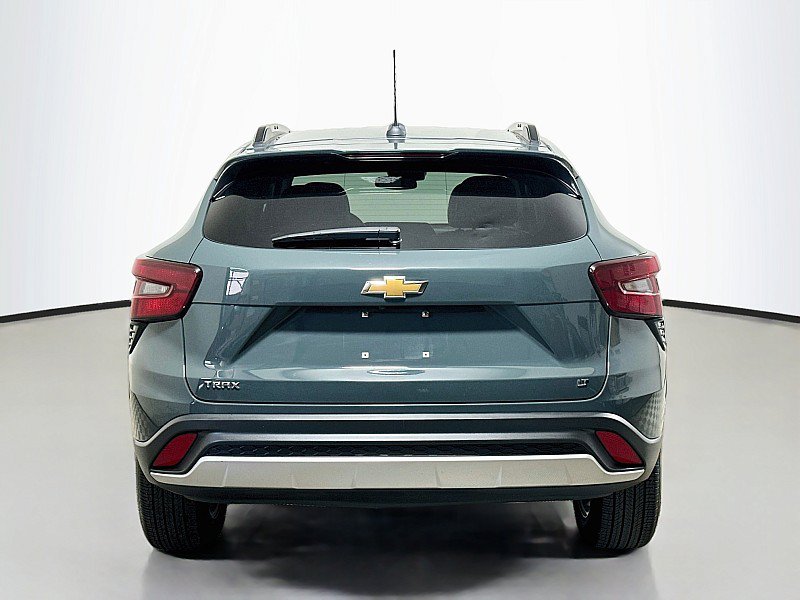 Used 2025 Chevrolet Trax LT FWD image 6