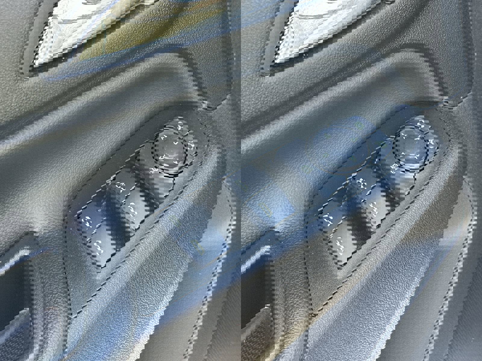 Used 2023 Chevrolet Equinox LT image 15