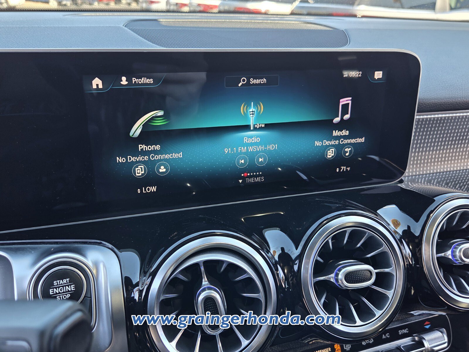 Used 2021 Mercedes-Benz GLB 250 4MATIC w/ Premium Package image 20