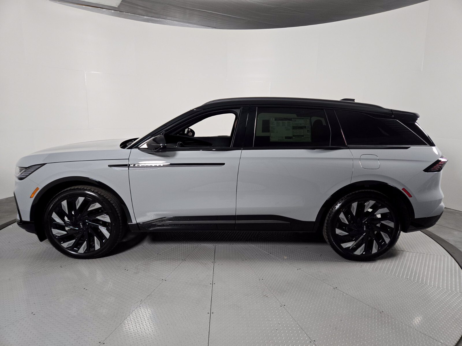 New 2026 Lincoln Nautilus Reserve w/ Jet Appearance Package AWD/4WD image 8