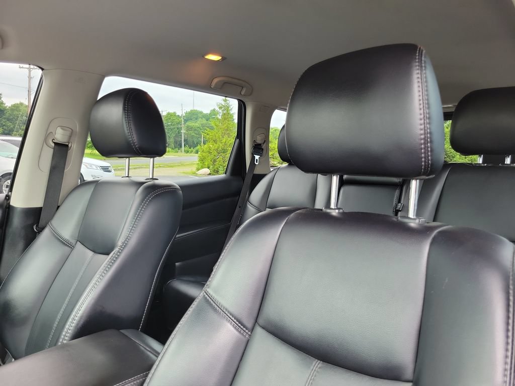 Used 2018 Nissan Pathfinder SL w/ Midnight Edition Package AWD/4WD image 11