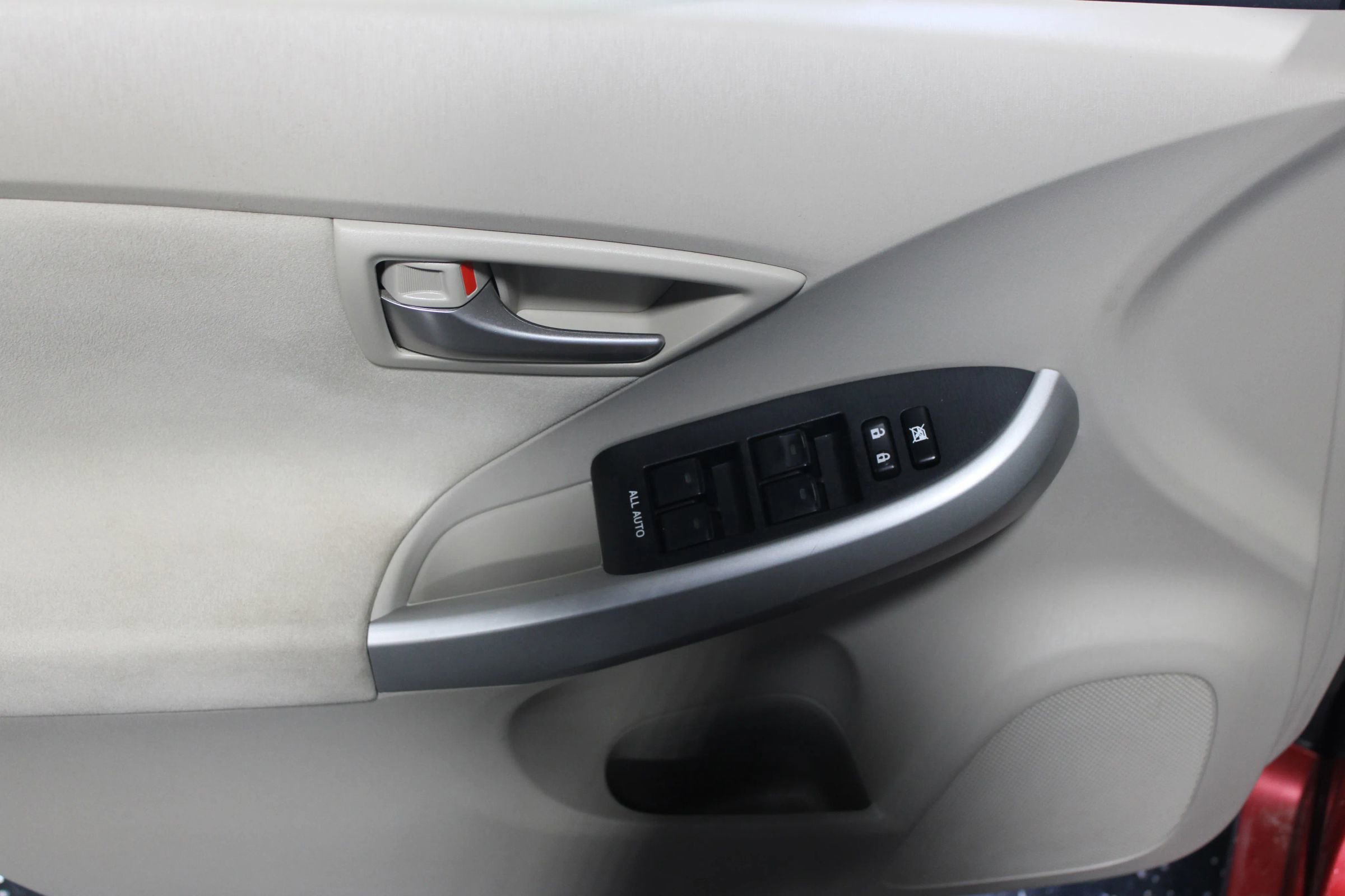 Used 2013 Toyota Prius Three image 7