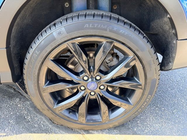 Used 2018 Ford Escape SEL w/ SEL Sport Appearance Package image 11