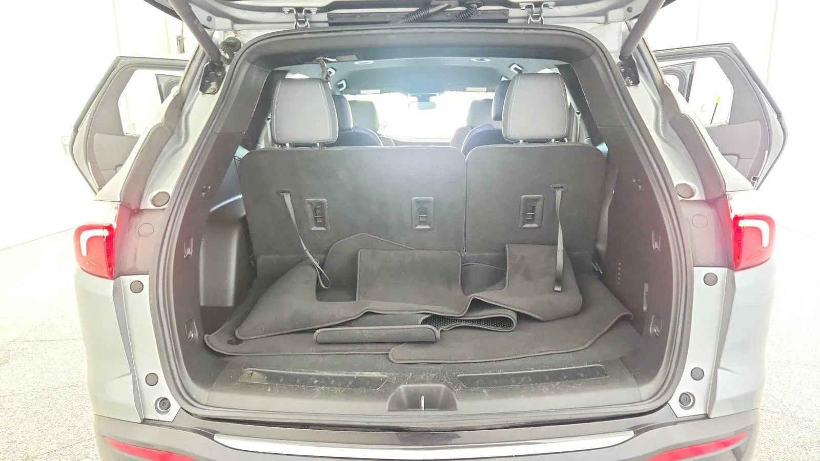 Used 2023 Buick Enclave Essence AWD/4WD image 39