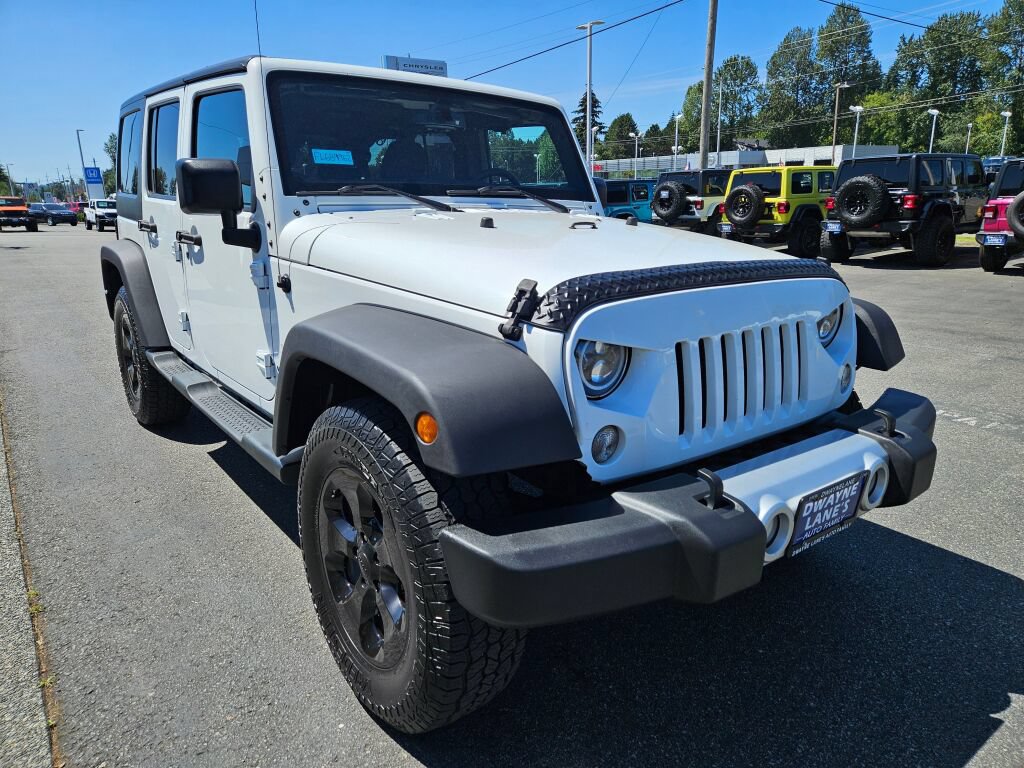Used 2015 Jeep Wrangler Unlimited Sahara w/ Connectivity Group AWD/4WD image 7