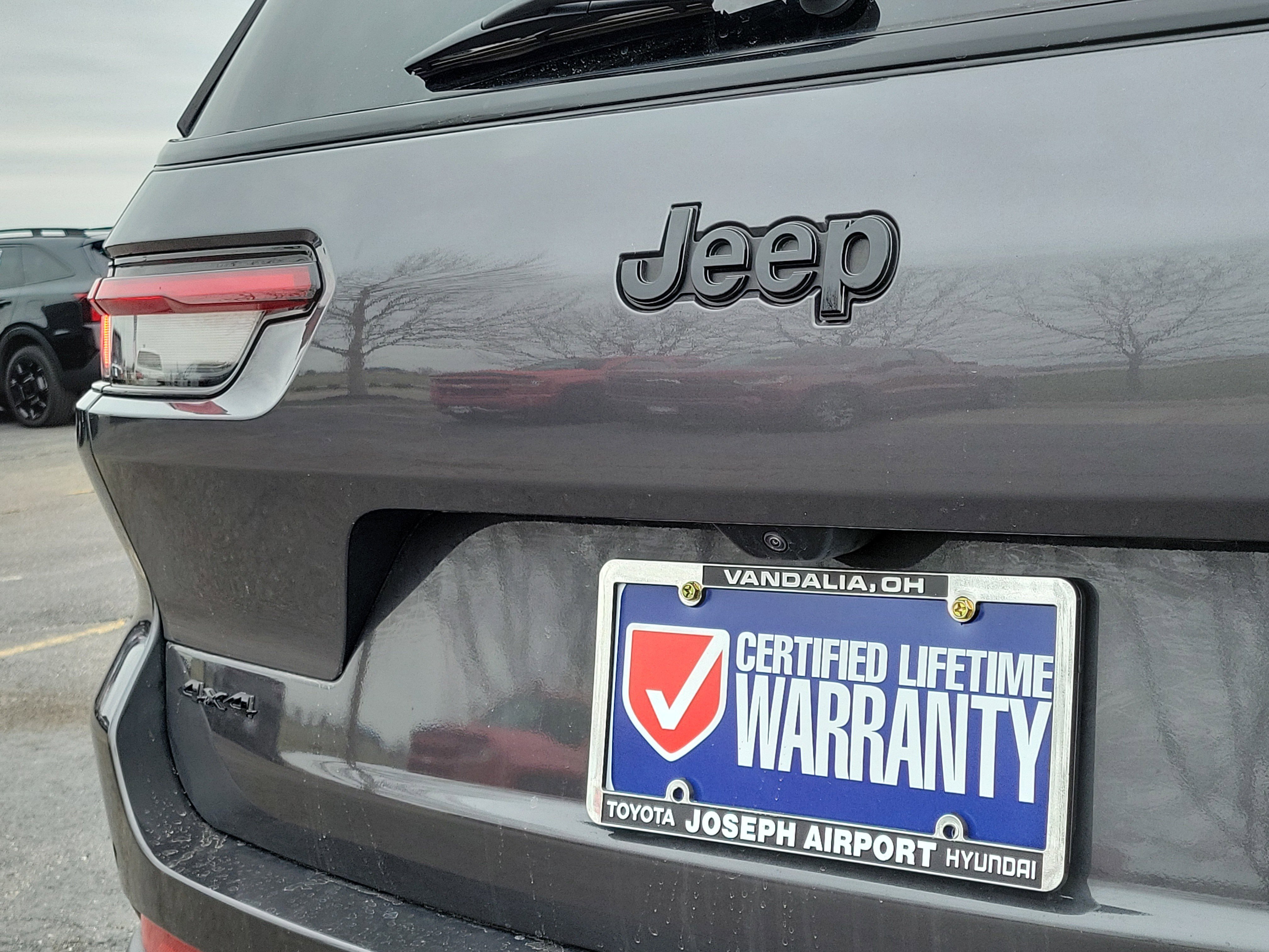 Used 2025 Jeep Grand Cherokee L Laredo image 7