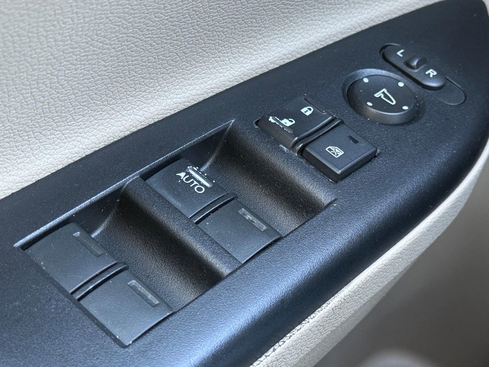 Used 2013 Honda Accord LX image 32