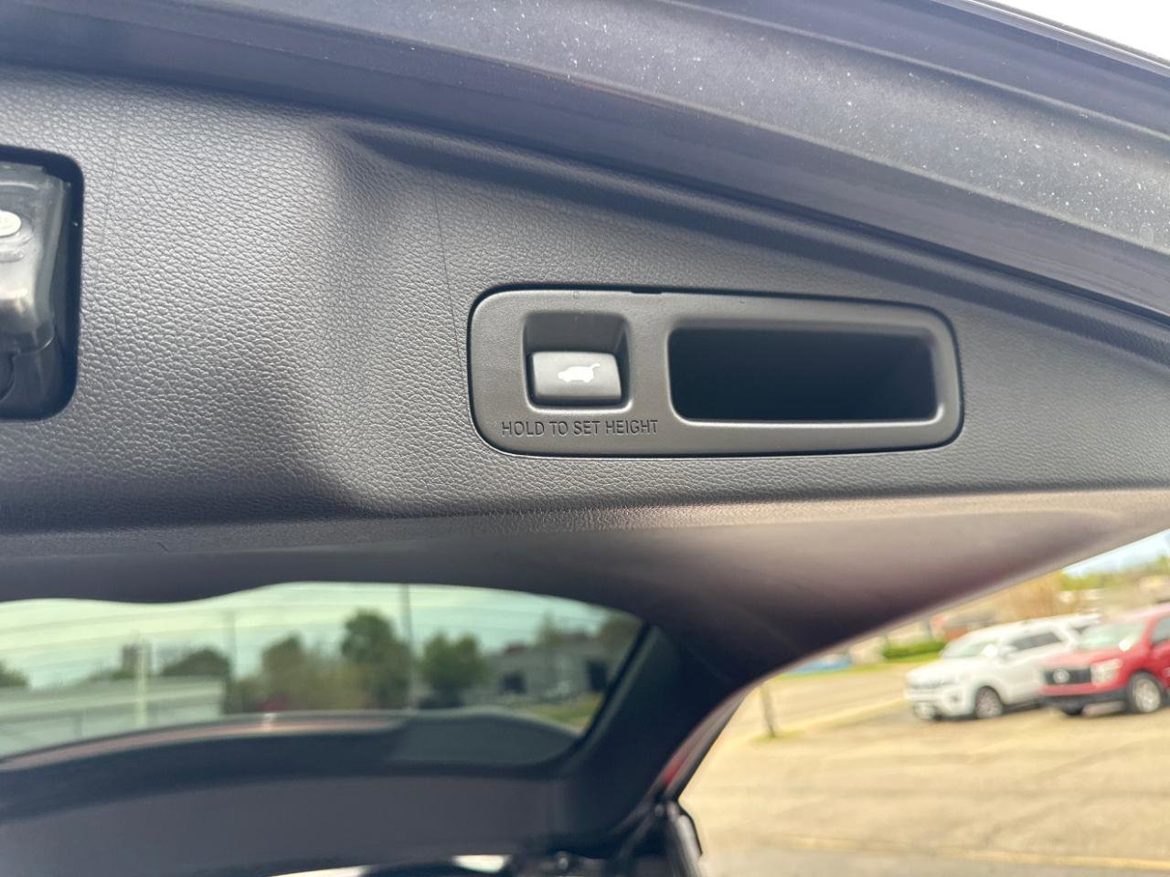 Used 2018 Honda CR-V Touring image 11